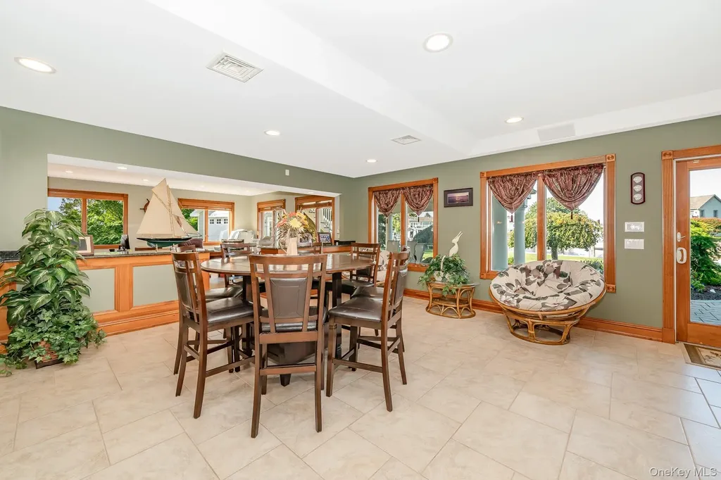 43 Duck Lane West Islip NY 11795