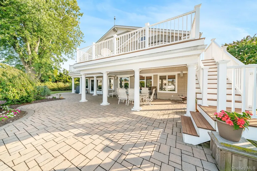 43 Duck Lane West Islip NY 11795