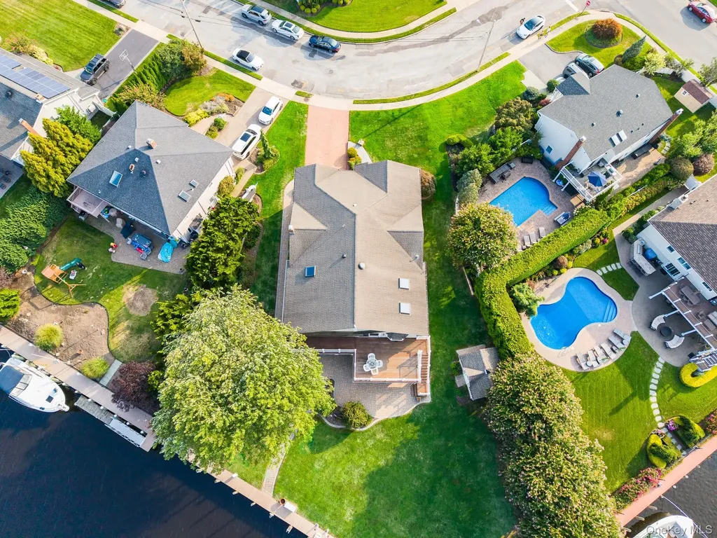 43 Duck Lane West Islip NY 11795