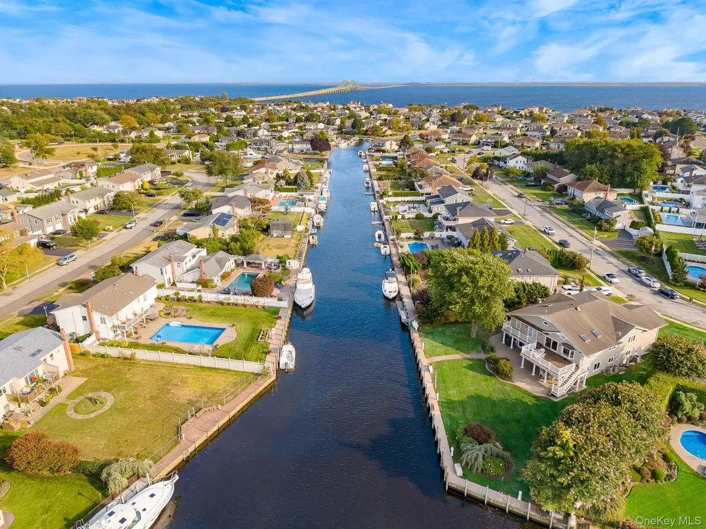 43 Duck Lane West Islip NY 11795
