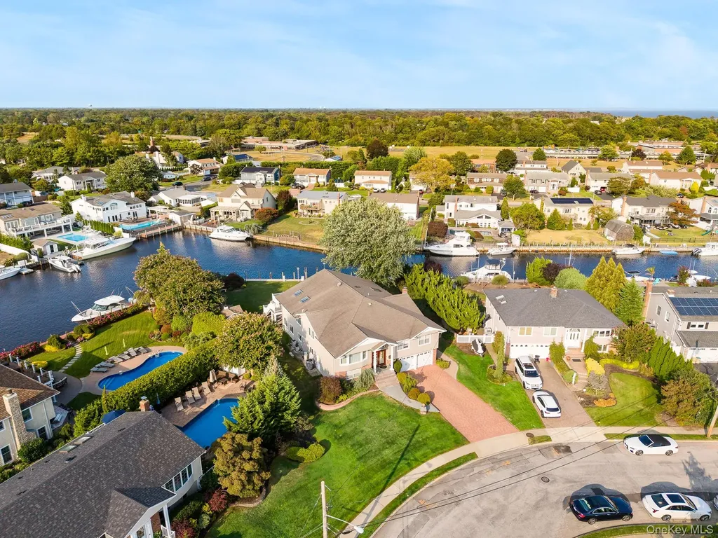 43 Duck Lane West Islip NY 11795