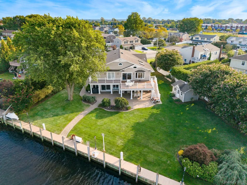 43 Duck Lane West Islip NY 11795