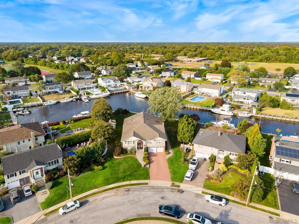 43 Duck Lane West Islip NY 11795