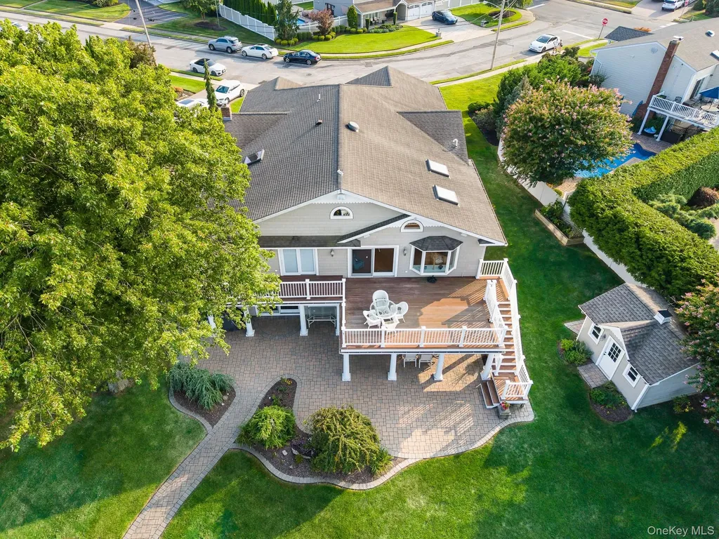 43 Duck Lane West Islip NY 11795
