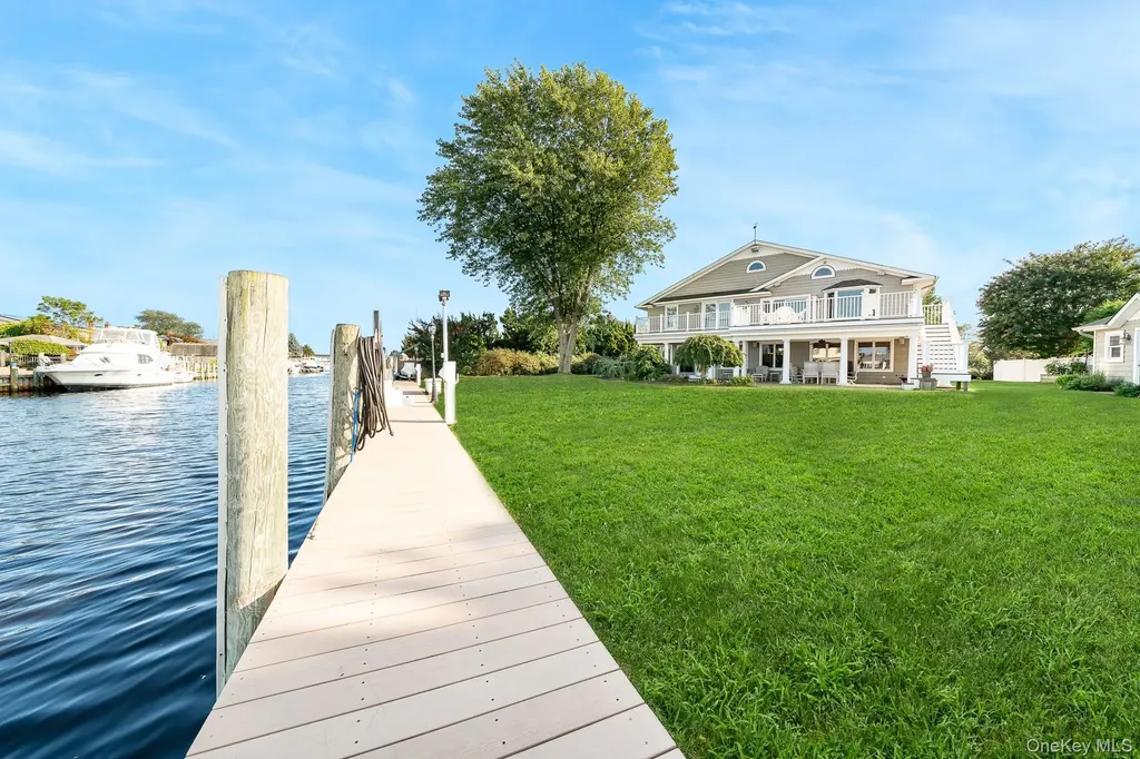 43 Duck Lane West Islip NY 11795