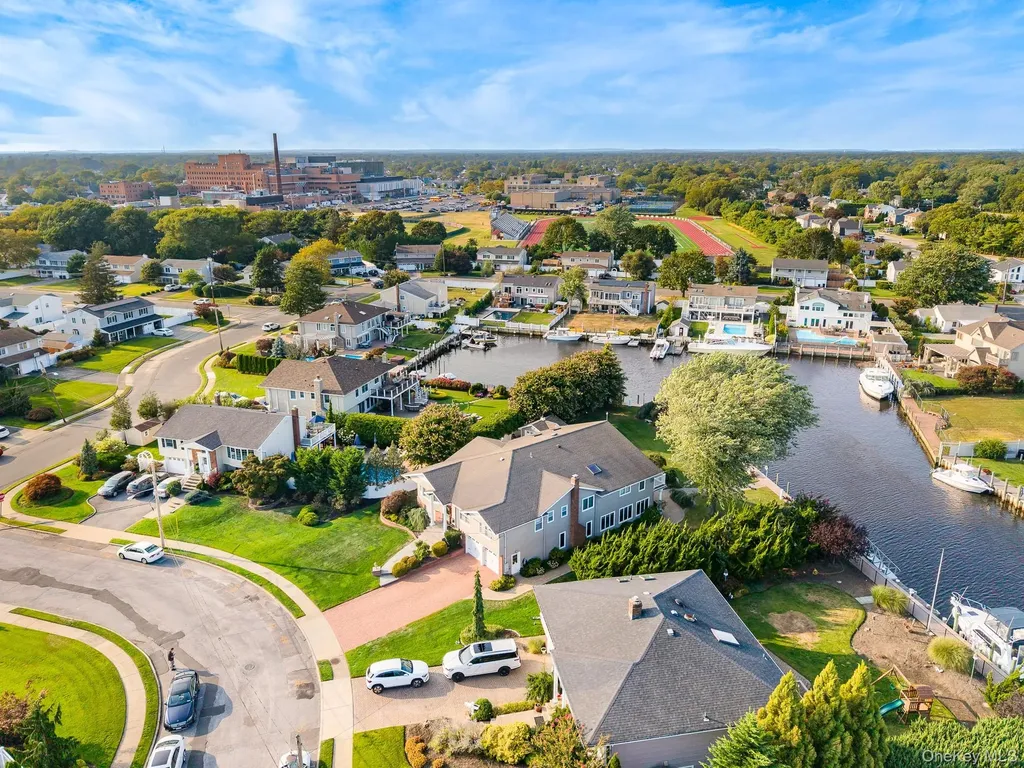 43 Duck Lane West Islip NY 11795