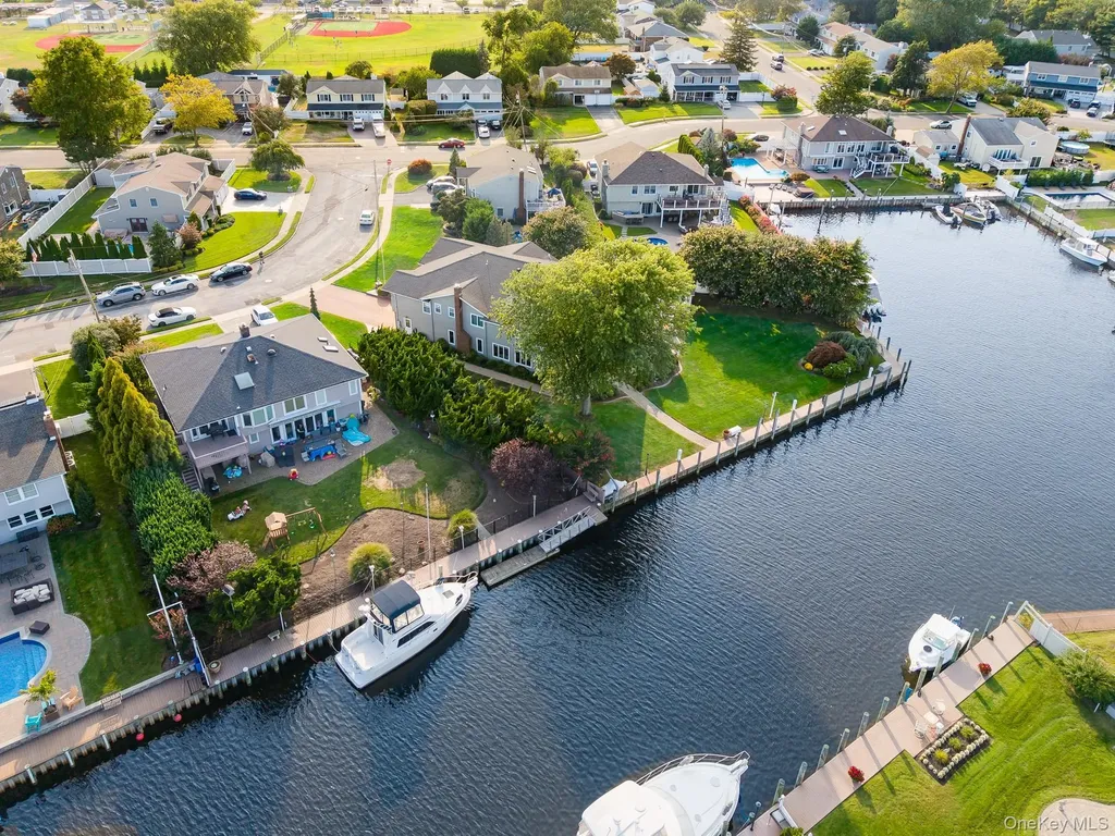 43 Duck Lane West Islip NY 11795