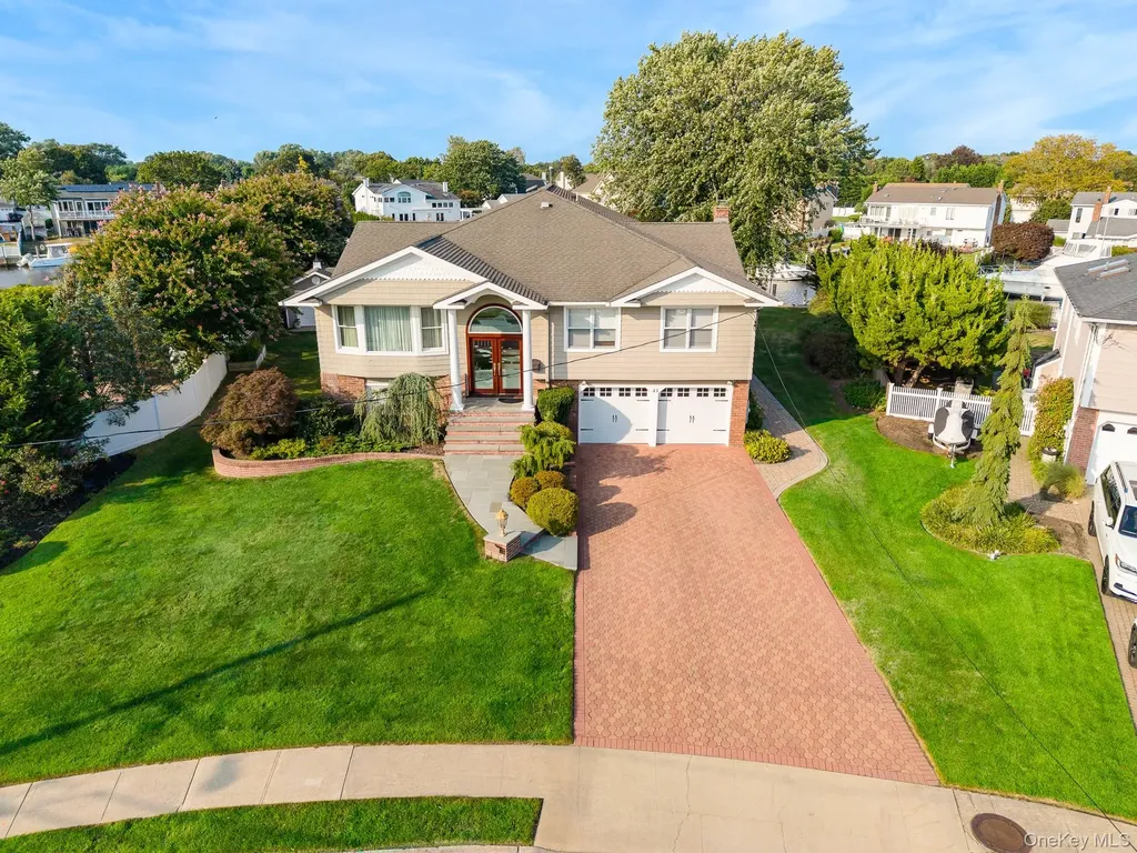 43 Duck Lane West Islip NY 11795