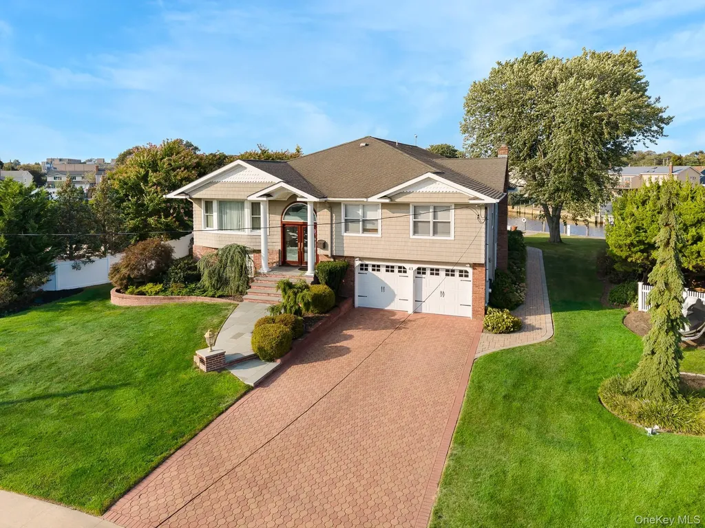 43 Duck Lane West Islip NY 11795