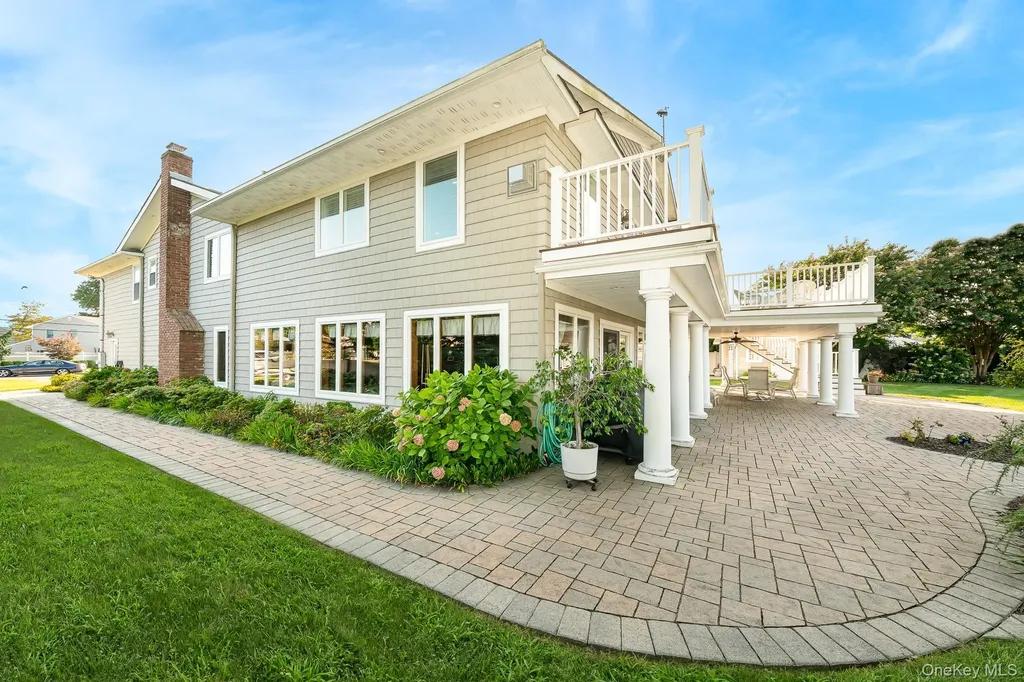 43 Duck Lane West Islip NY 11795