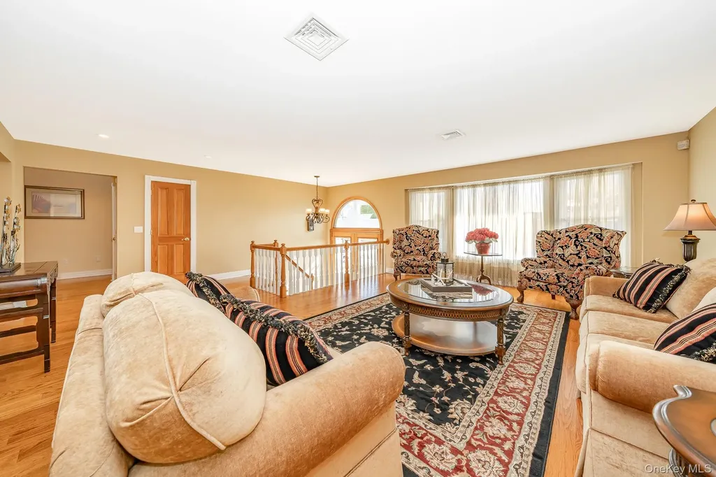43 Duck Lane West Islip NY 11795