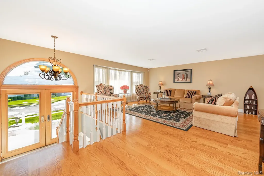 43 Duck Lane West Islip NY 11795