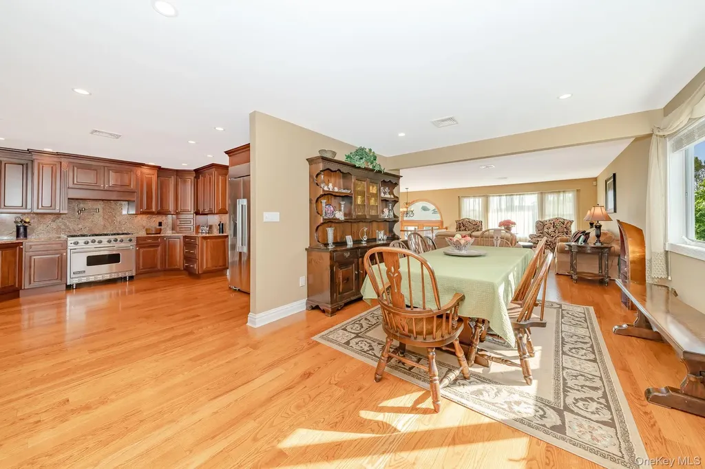 43 Duck Lane West Islip NY 11795