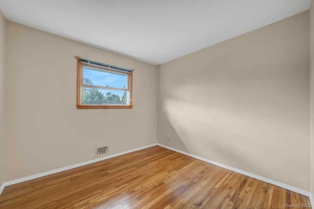 31 Craig Road Islip Terrace NY 11752