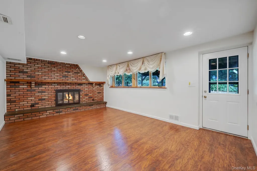 31 Craig Road Islip Terrace NY 11752