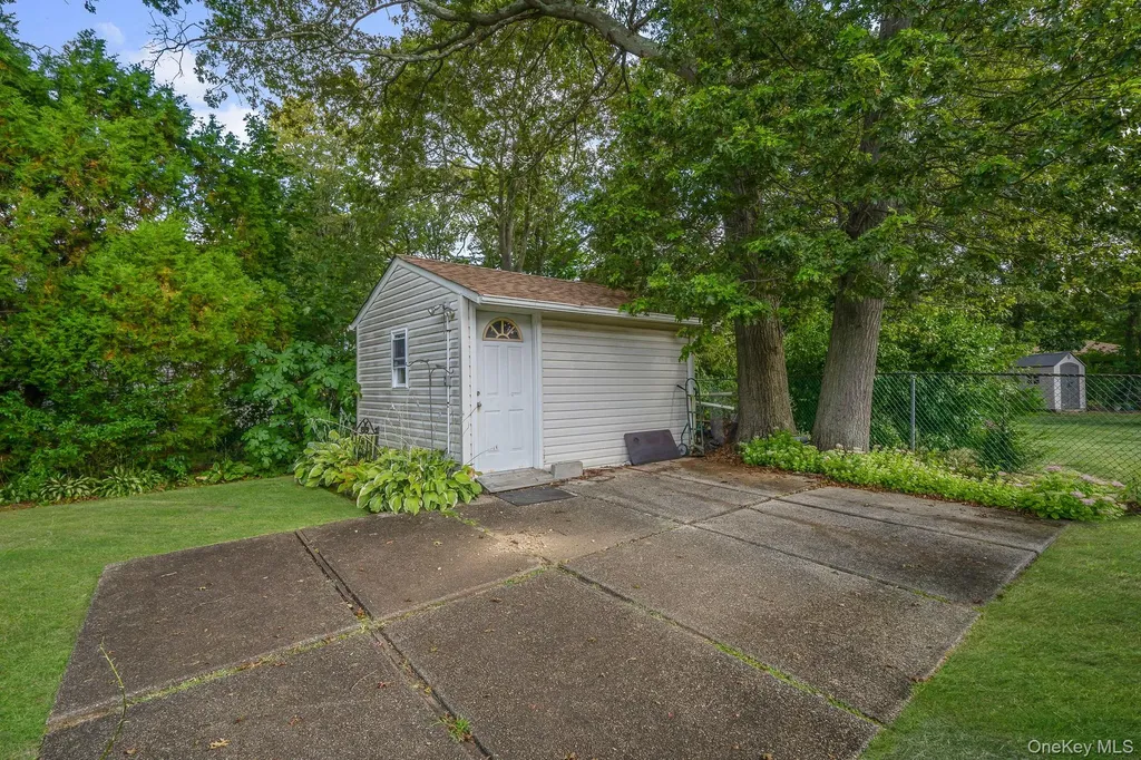 31 Craig Road Islip Terrace NY 11752