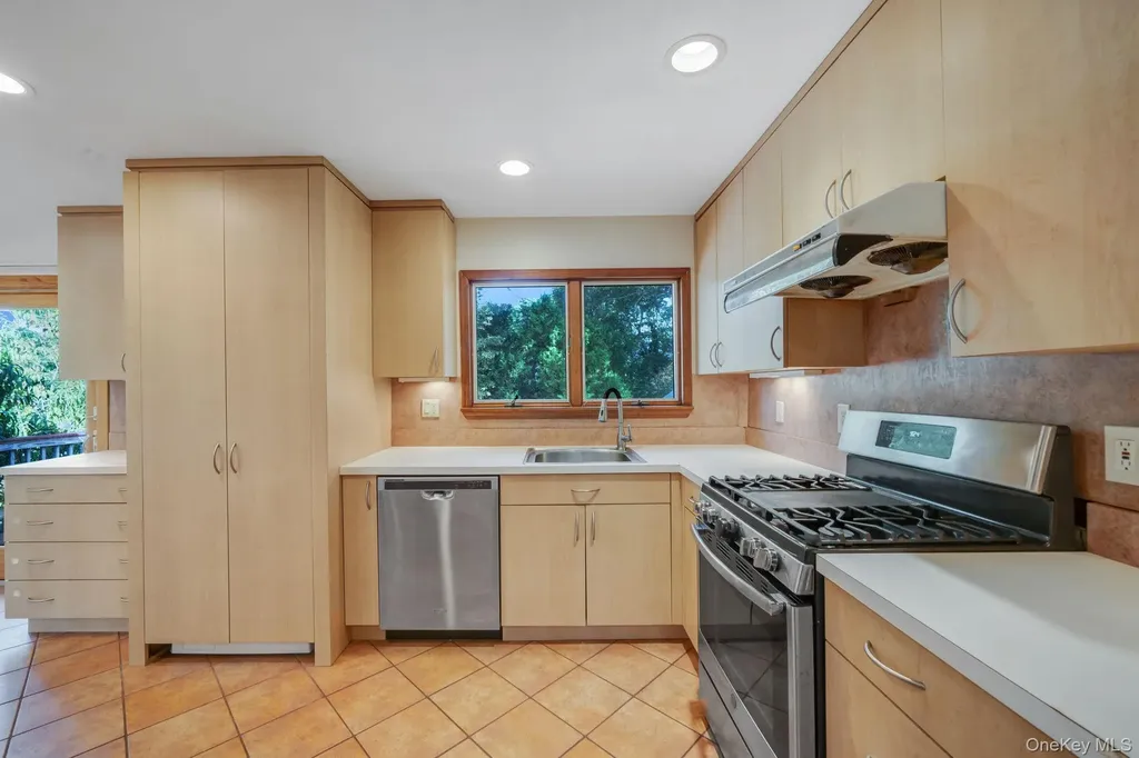 31 Craig Road Islip Terrace NY 11752