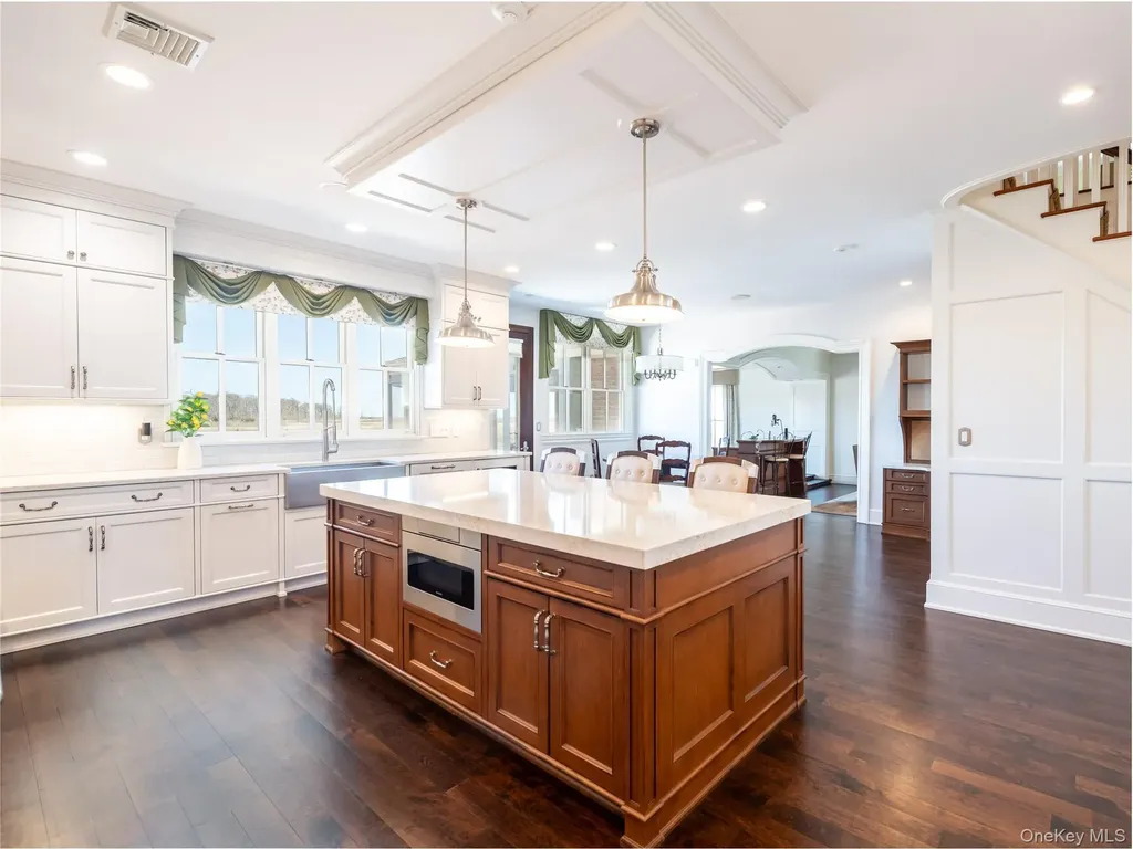 27 True Harbour Way West Islip NY 11795