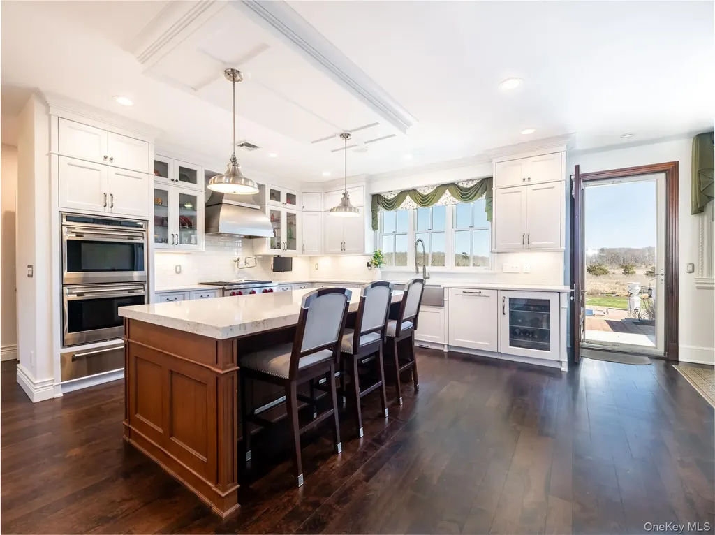 27 True Harbour Way West Islip NY 11795