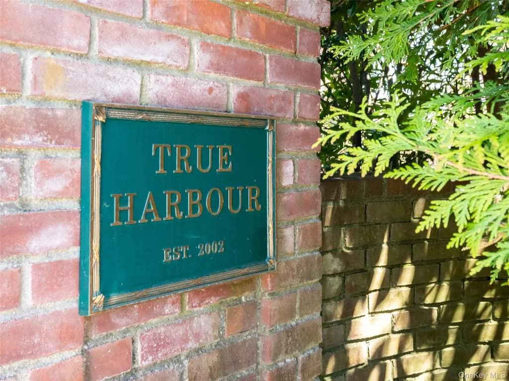 27 True Harbour Way West Islip NY 11795