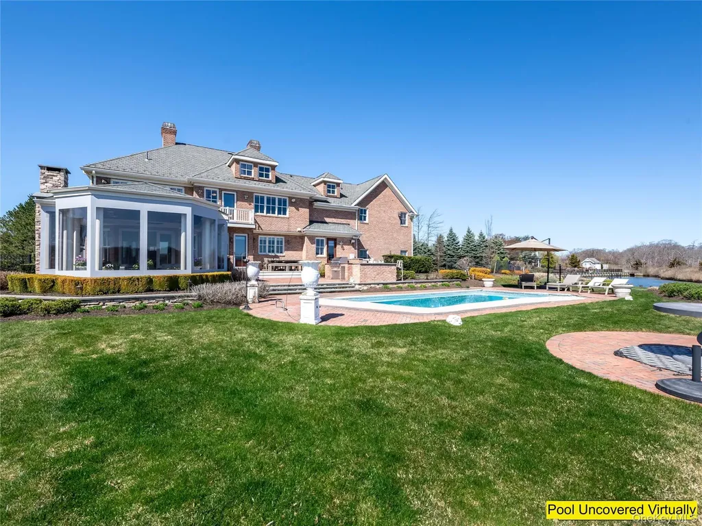 27 True Harbour Way West Islip NY 11795