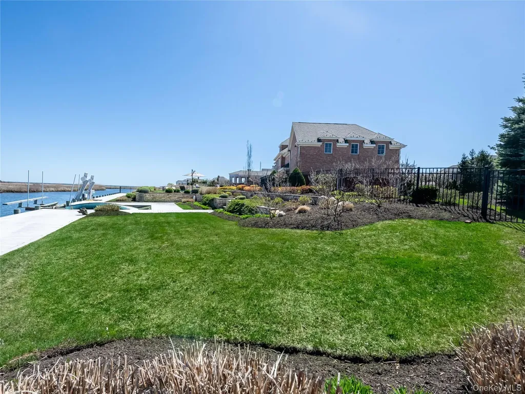 27 True Harbour Way West Islip NY 11795