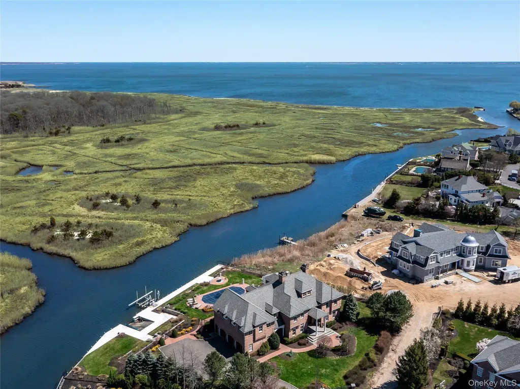 27 True Harbour Way West Islip NY 11795