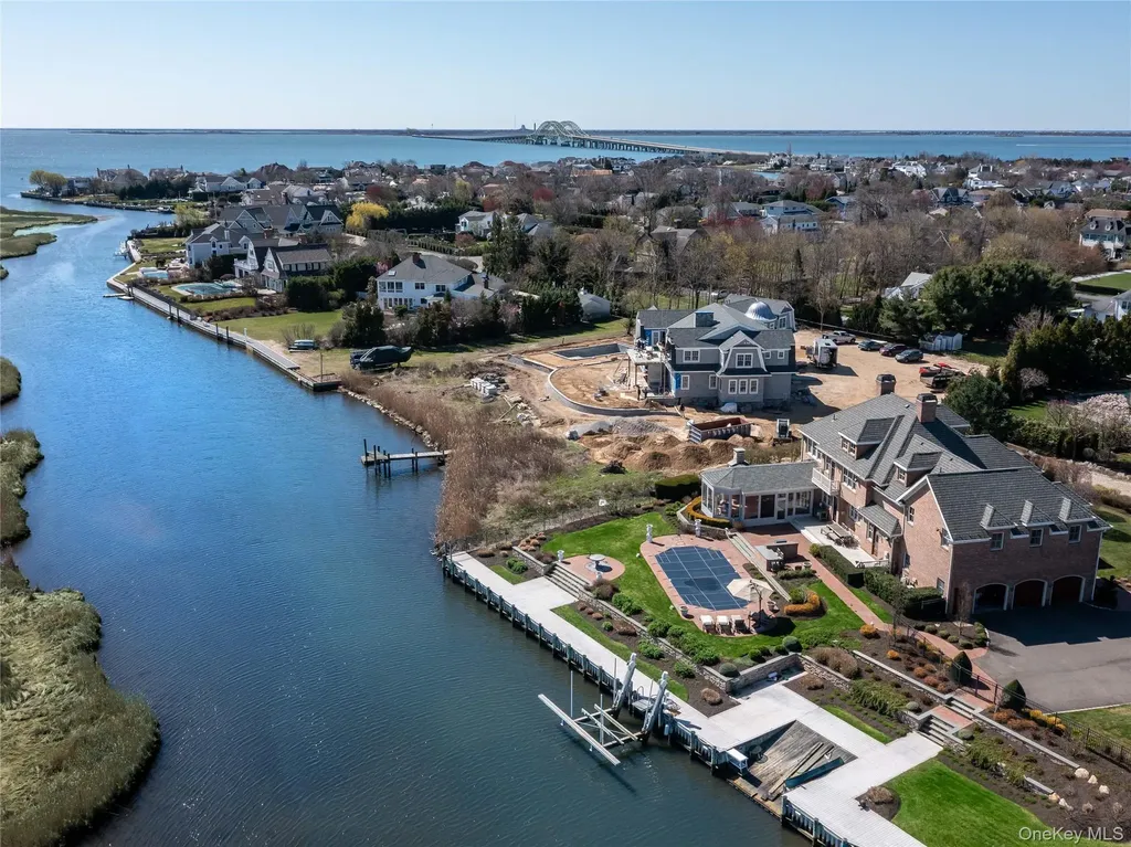 27 True Harbour Way West Islip NY 11795
