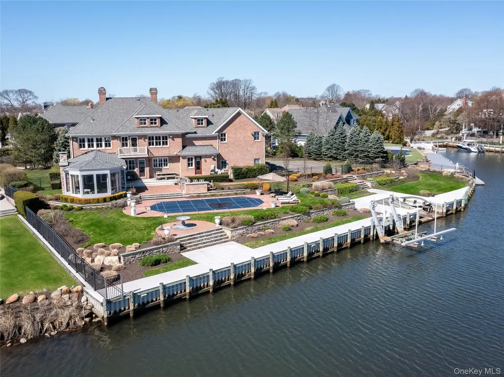 27 True Harbour Way West Islip NY 11795