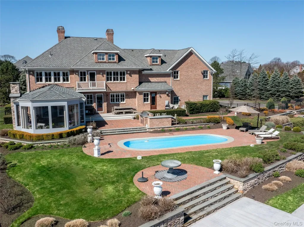 27 True Harbour Way West Islip NY 11795