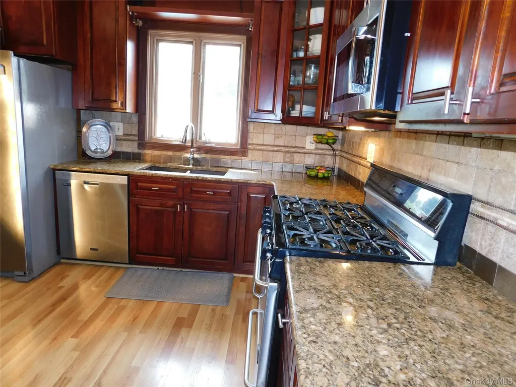61 Newport Road Yonkers NY 10710