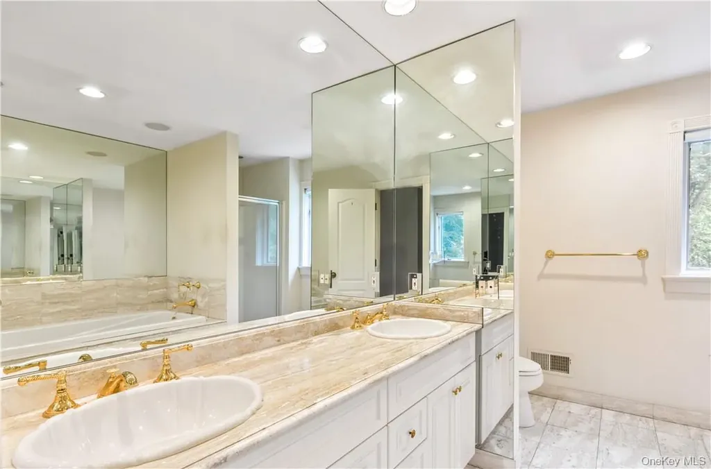 6 Love Lane Harrison NY 10528