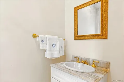 6 Love Lane Harrison NY 10528