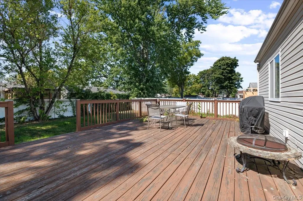 1706 Manatuck Boulevard Bay Shore NY 11706