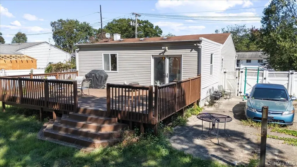 1706 Manatuck Boulevard Bay Shore NY 11706