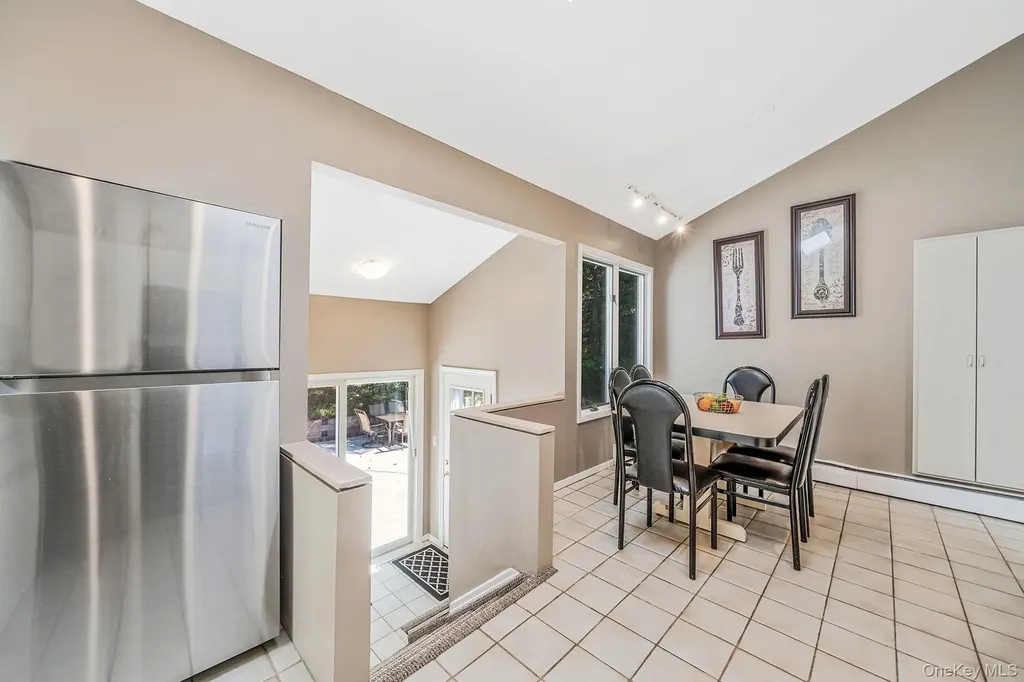 26 Long Ridge Road Plainview NY 11803