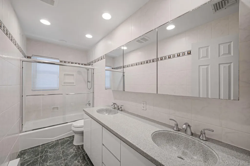 26 Long Ridge Road Plainview NY 11803