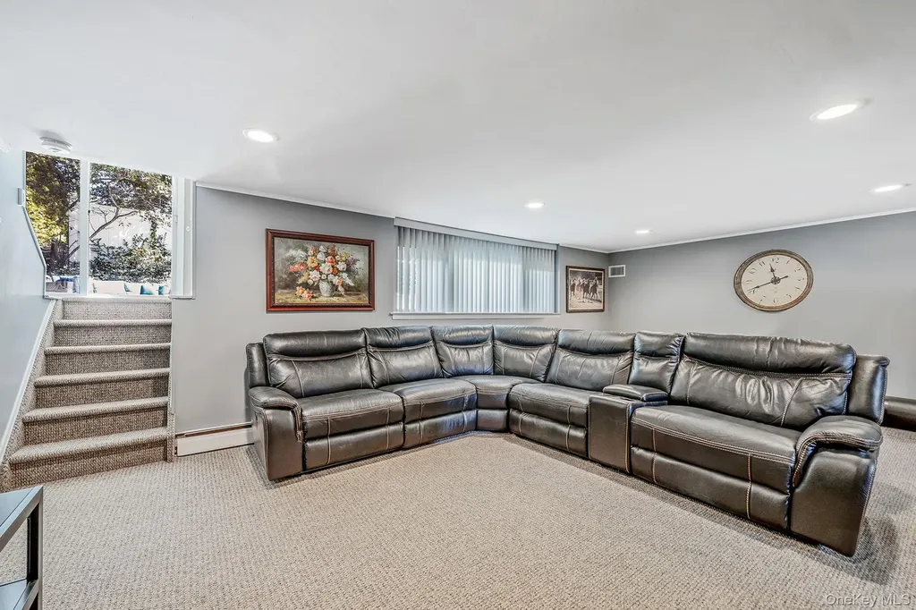 26 Long Ridge Road Plainview NY 11803
