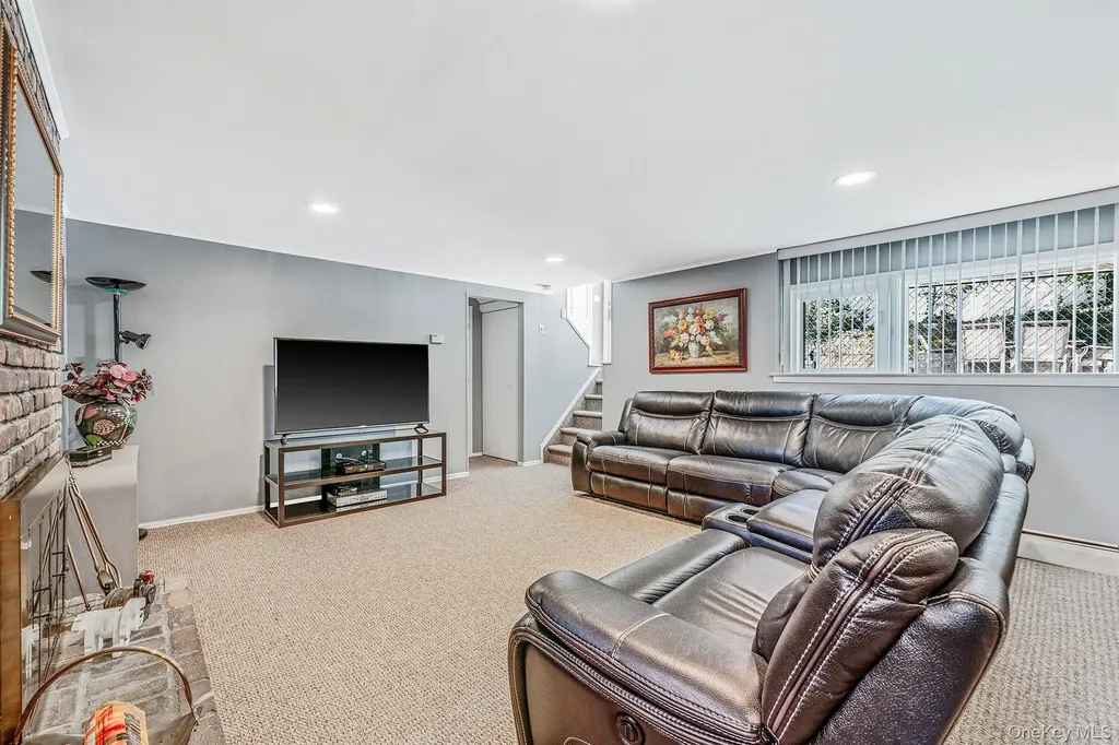 26 Long Ridge Road Plainview NY 11803