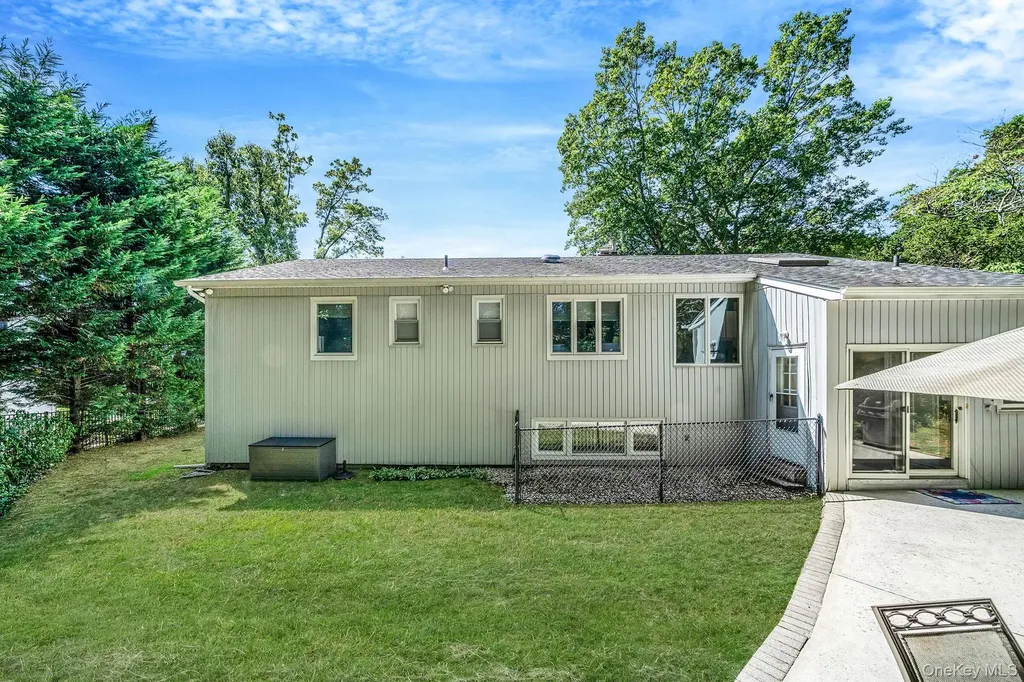 26 Long Ridge Road Plainview NY 11803