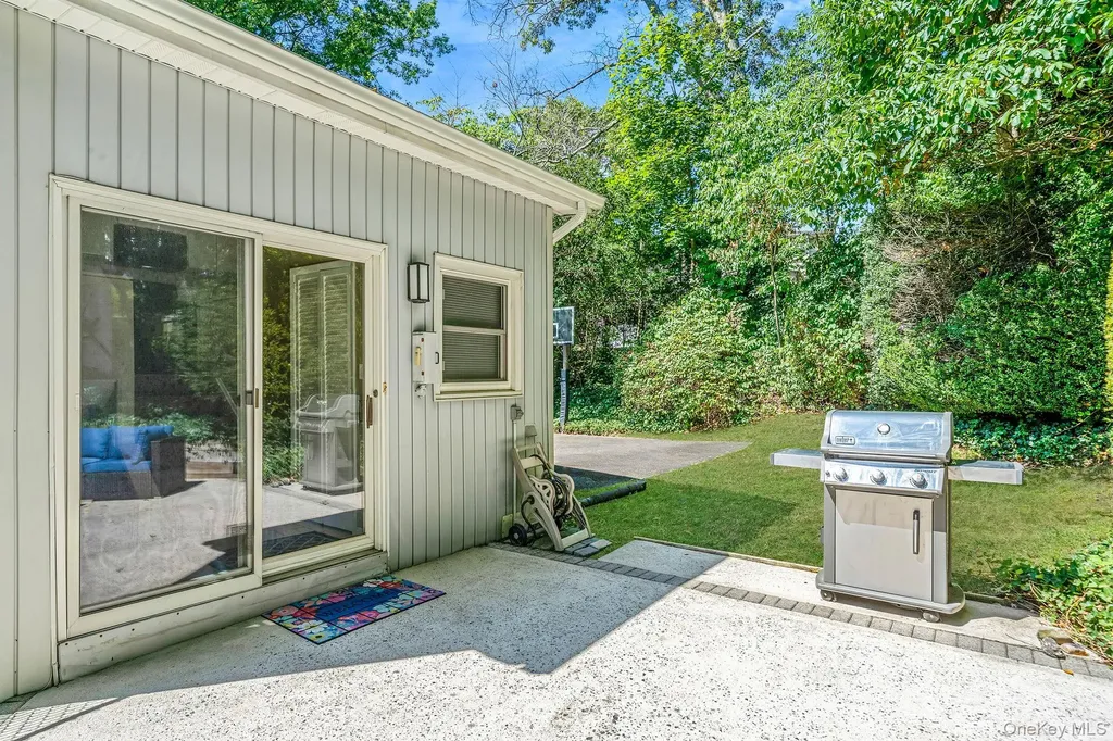 26 Long Ridge Road Plainview NY 11803