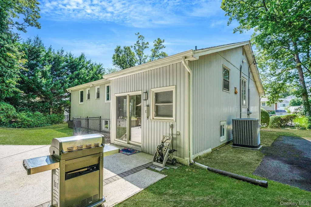 26 Long Ridge Road Plainview NY 11803