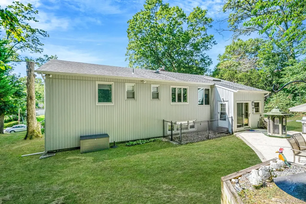 26 Long Ridge Road Plainview NY 11803