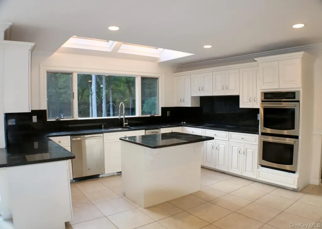 10 Cedarfield Terrace Saint James NY 11780