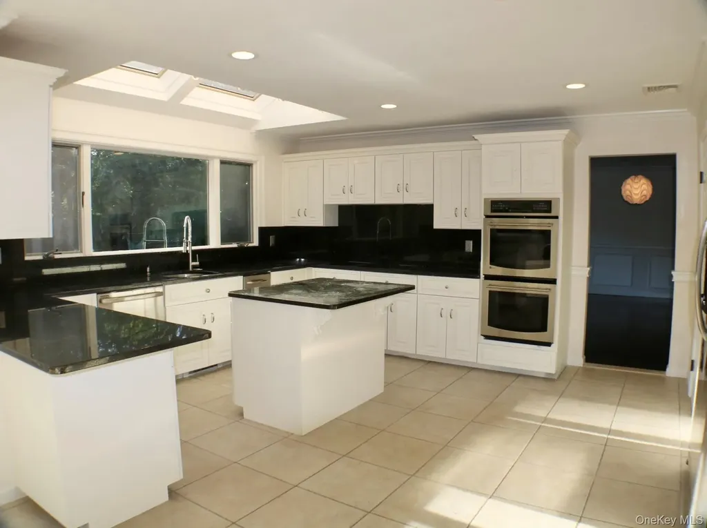 10 Cedarfield Terrace Saint James NY 11780