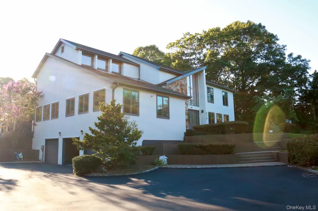 10 Cedarfield Terrace Saint James NY 11780