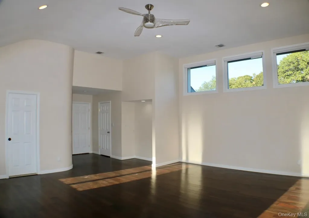 10 Cedarfield Terrace Saint James NY 11780