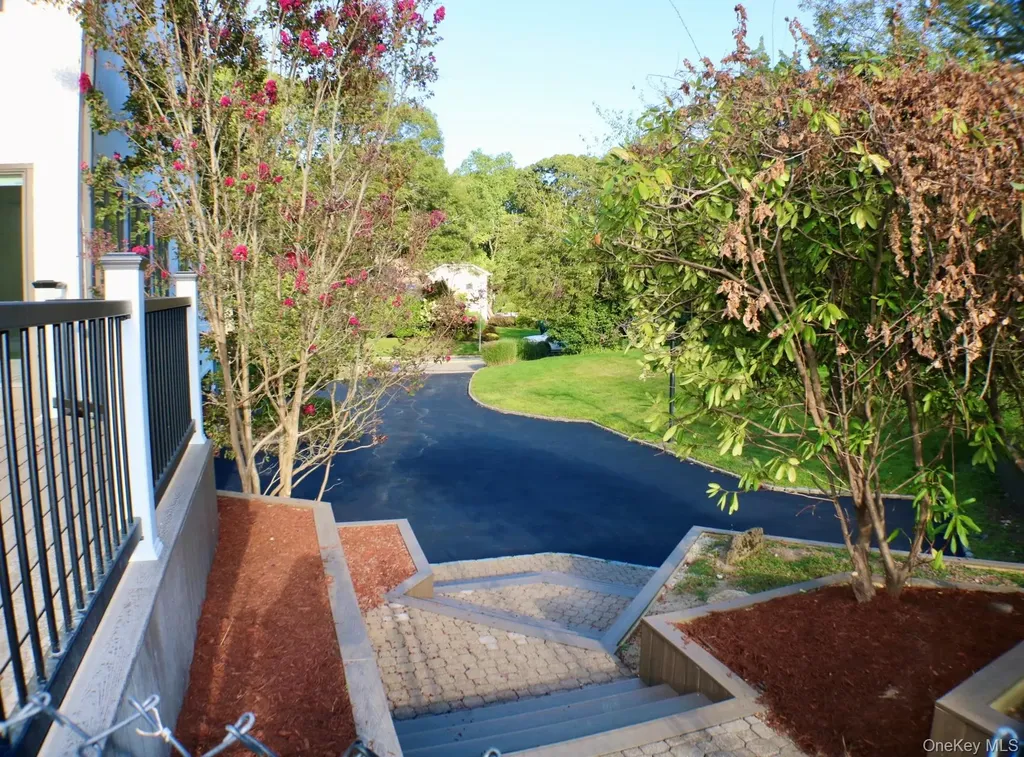 10 Cedarfield Terrace Saint James NY 11780