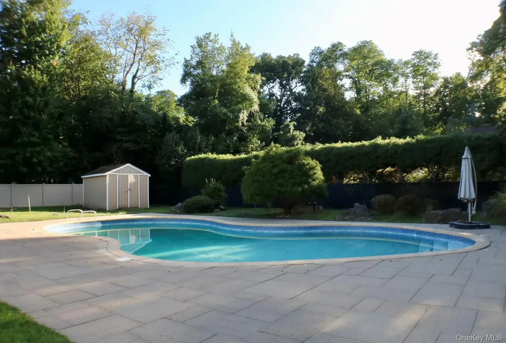 10 Cedarfield Terrace Saint James NY 11780