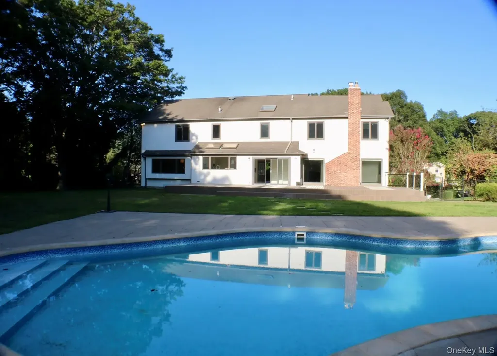 10 Cedarfield Terrace Saint James NY 11780